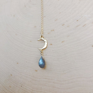 LABRADORITE MOON | NECKLACE