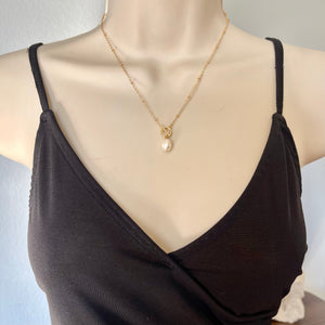 BAROQUE PEARL | TOGGLE NECKLACE