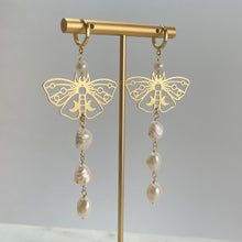 Load image into Gallery viewer, MOTH PEARL | EARRINGS