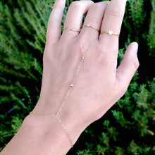 Load image into Gallery viewer, gold hand chain