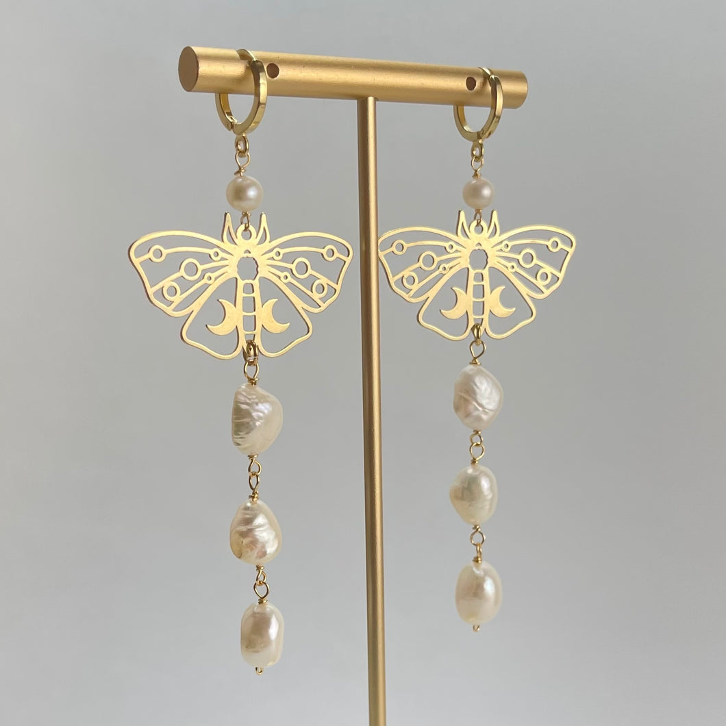 MOTH PEARL | EARRINGS
